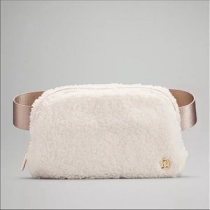 Everywhere Fleece Belt Bag